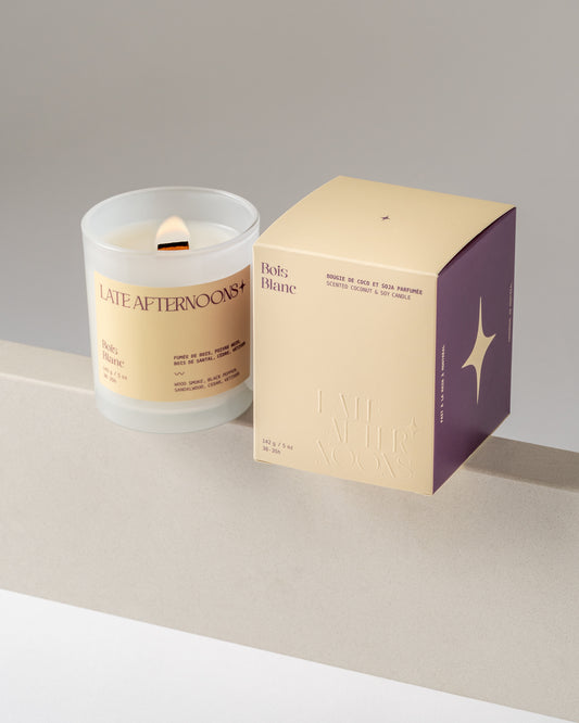 Bougie Bois Blanc et sa boîte, fumée de bois, poivre noir, bois de santal, cèdre et vétiver, bougie à mèche de bois en cire de coco et soya coulée à la main à Montréal