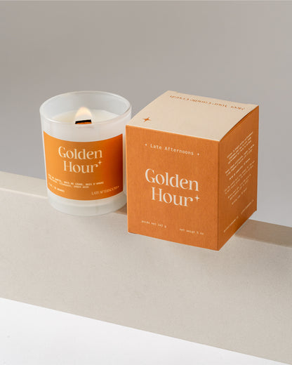 Bougie Golden Hour et sa boîte, bois de santal, cèdre et bois d'ambre, bougie à mèche de bois en cire de coco et soya coulée à la main à Montréal